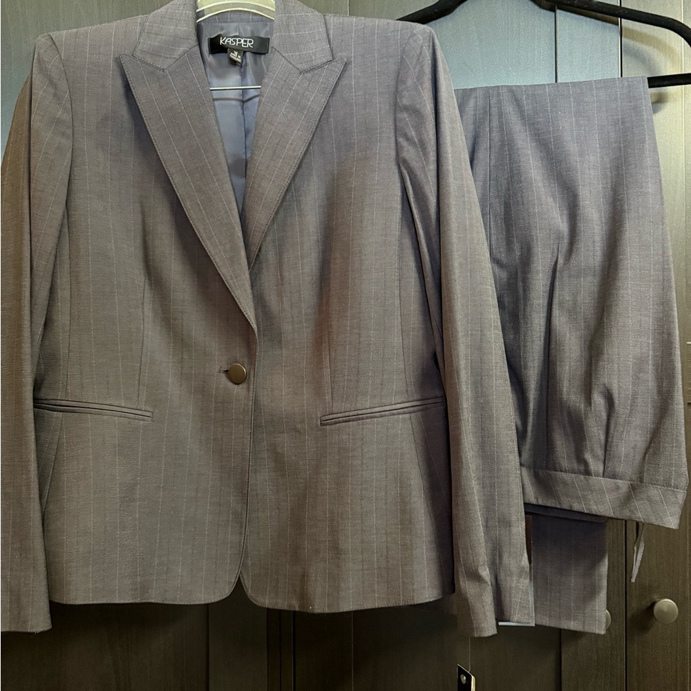 Kasper pant suit